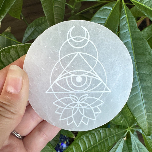Lotus Eye Geometric Pattern Etched Selenite Charging Plate